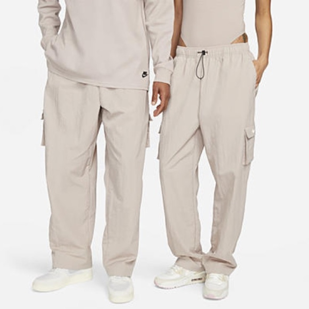 NIKE Unisex High-Rise Woven Cargo Trousers